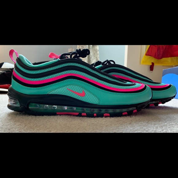 Nike Shoes - Picture 3 of 3